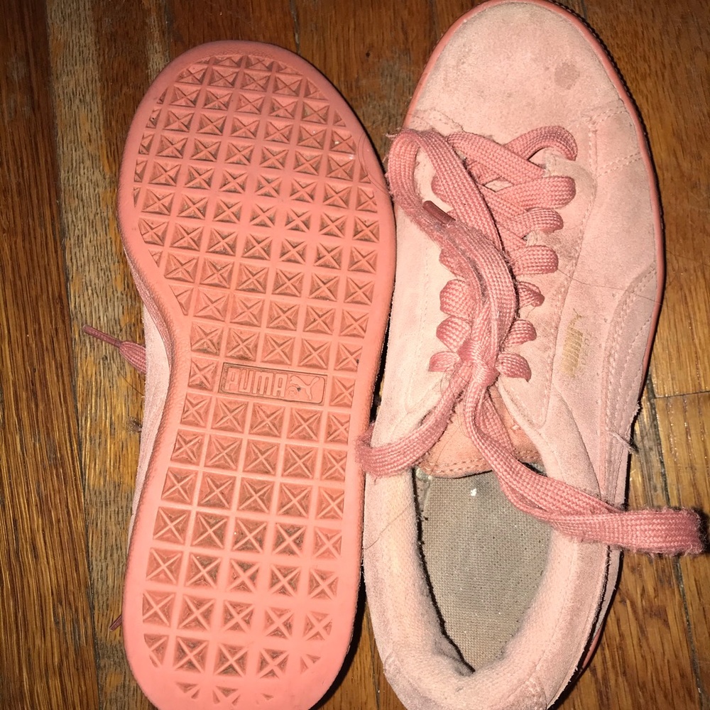 Pink authentic pumas
